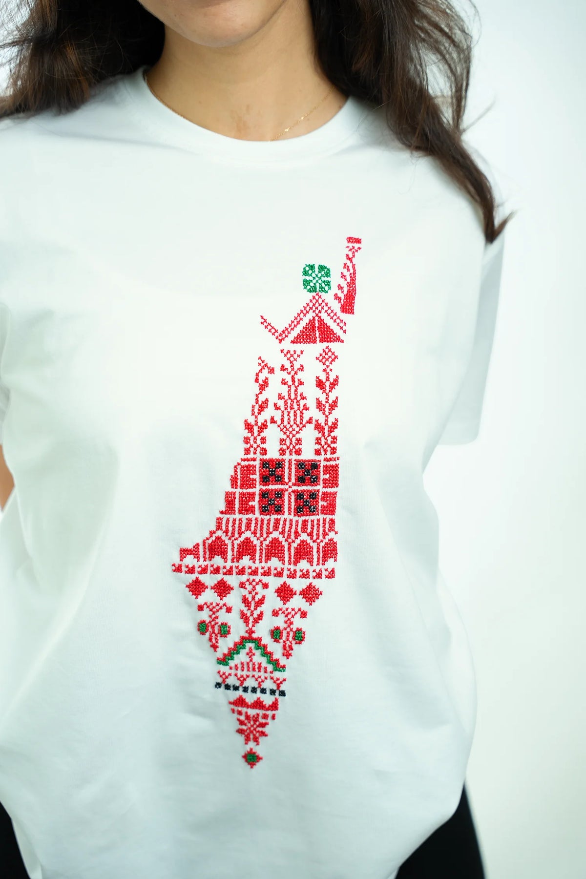 Camisetas artesanalmente bordadas