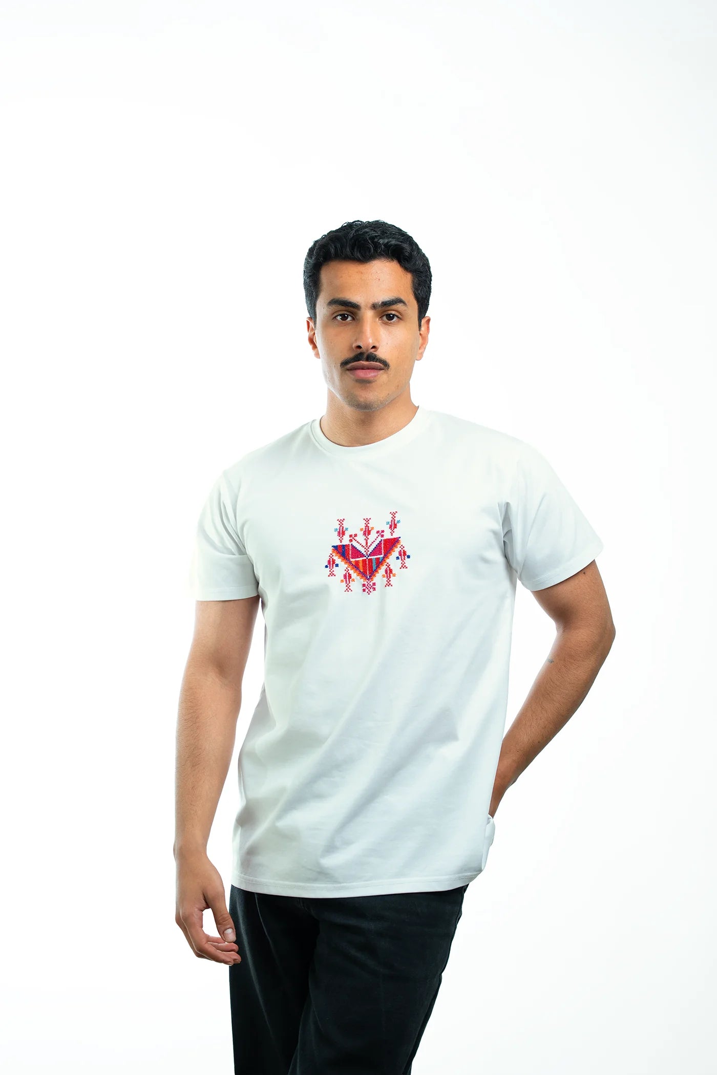 Camisetas artesanalmente bordadas
