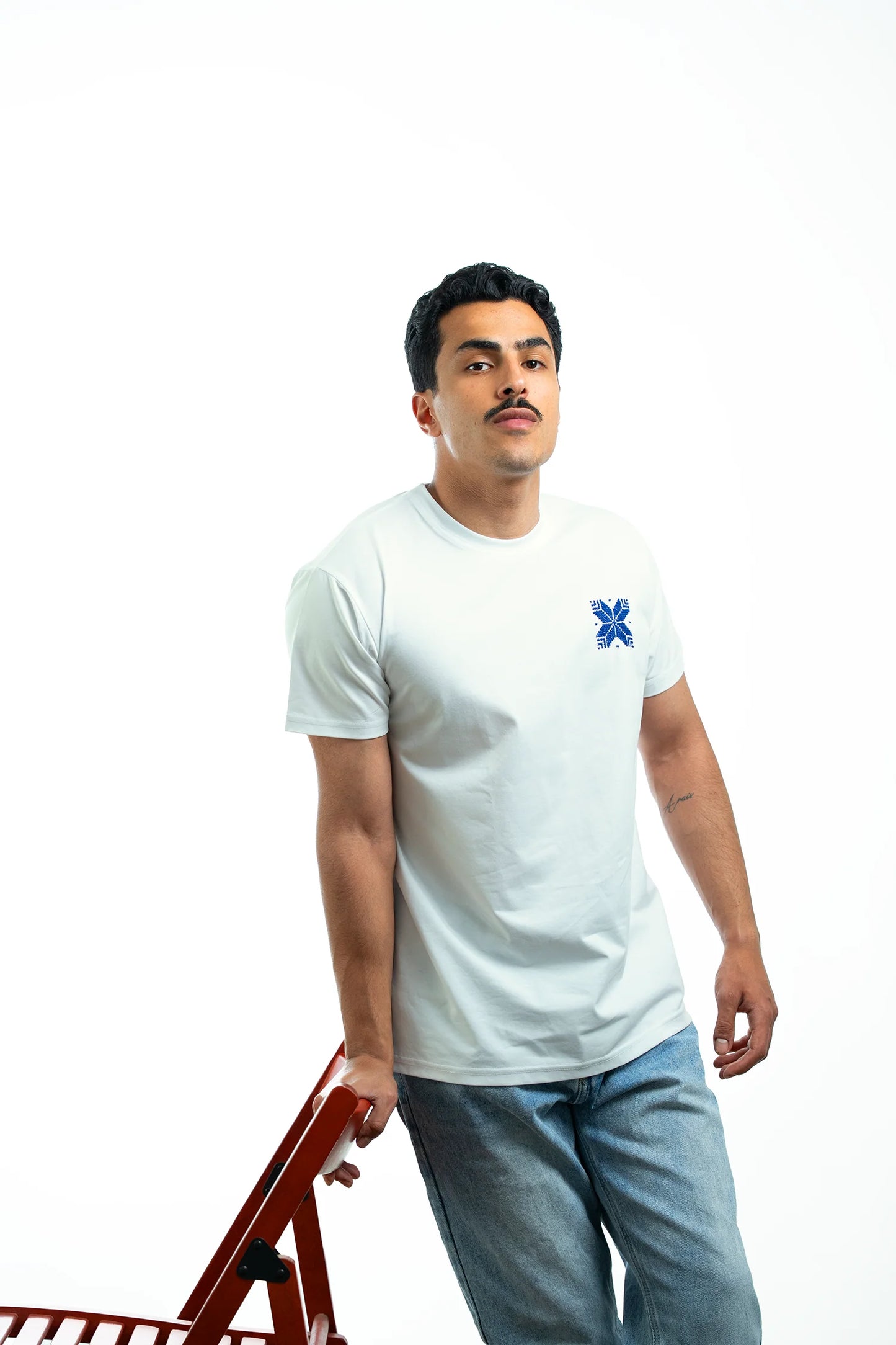 Camisetas artesanalmente bordadas