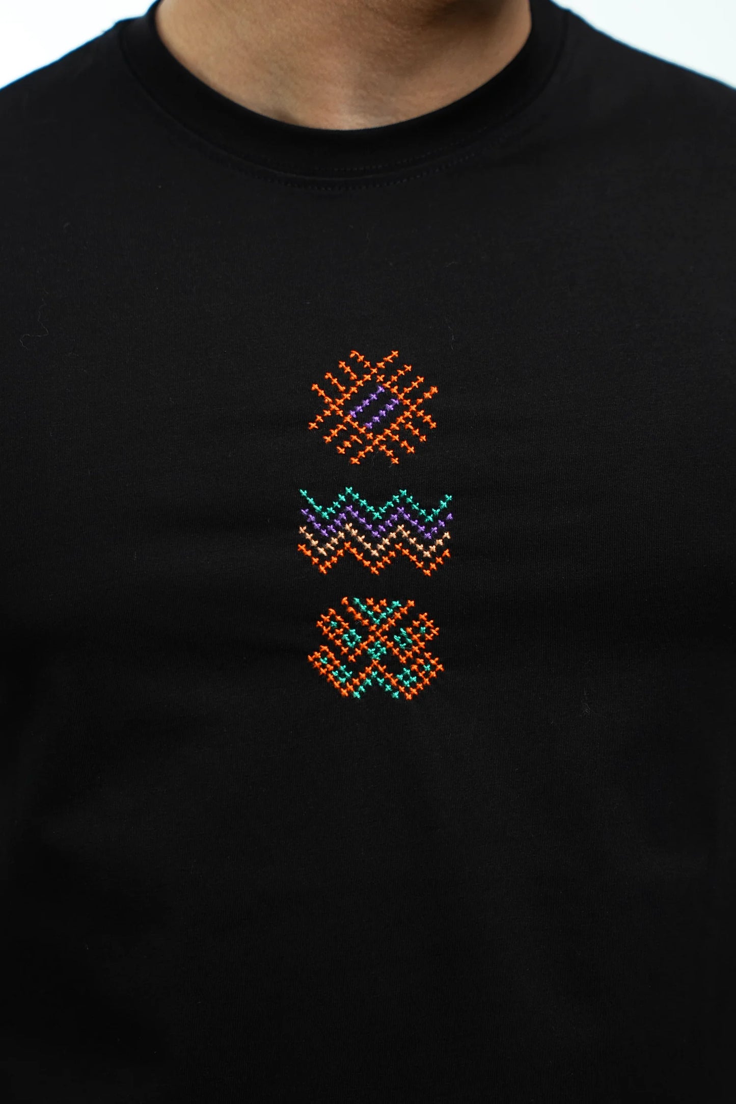 Camisetas artesanalmente bordadas