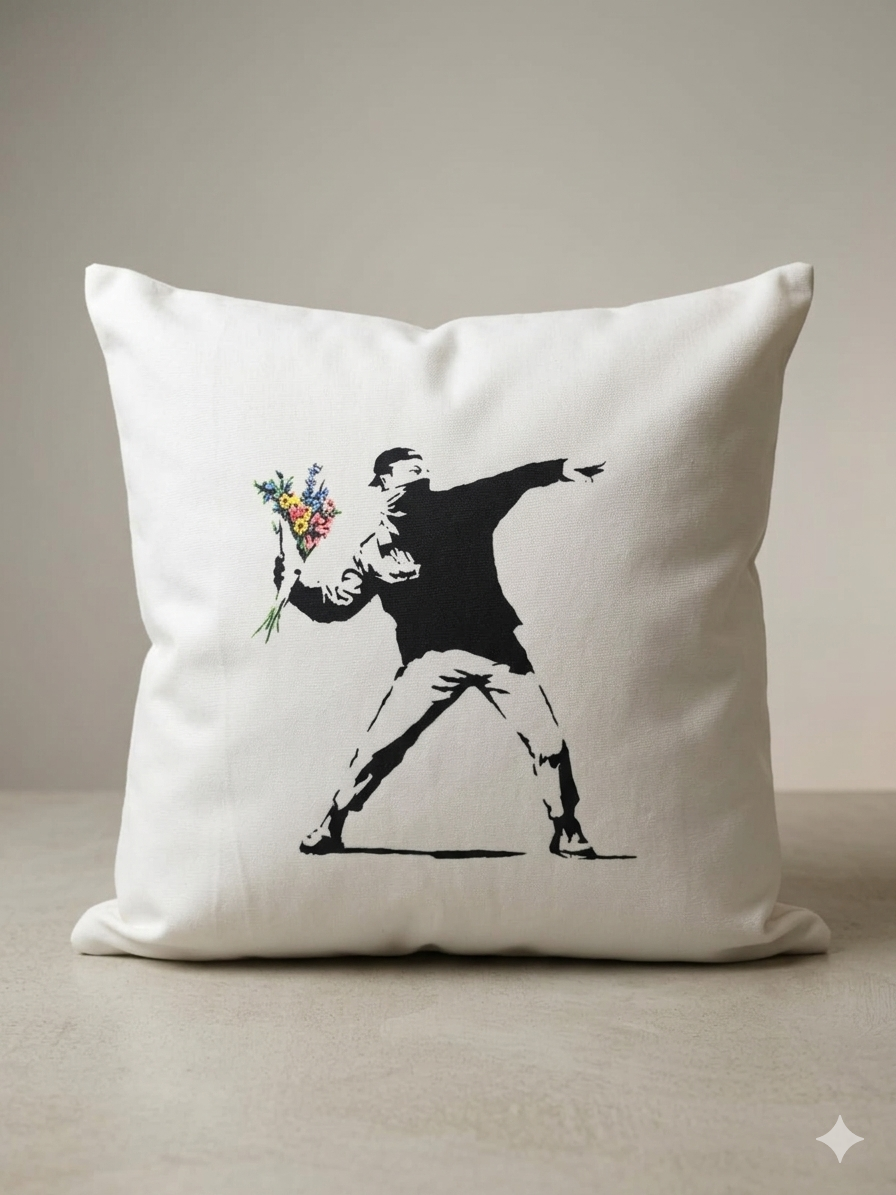 Cojines de Colección: El Arte Urbano de Banksy y la Resistencia Cultural